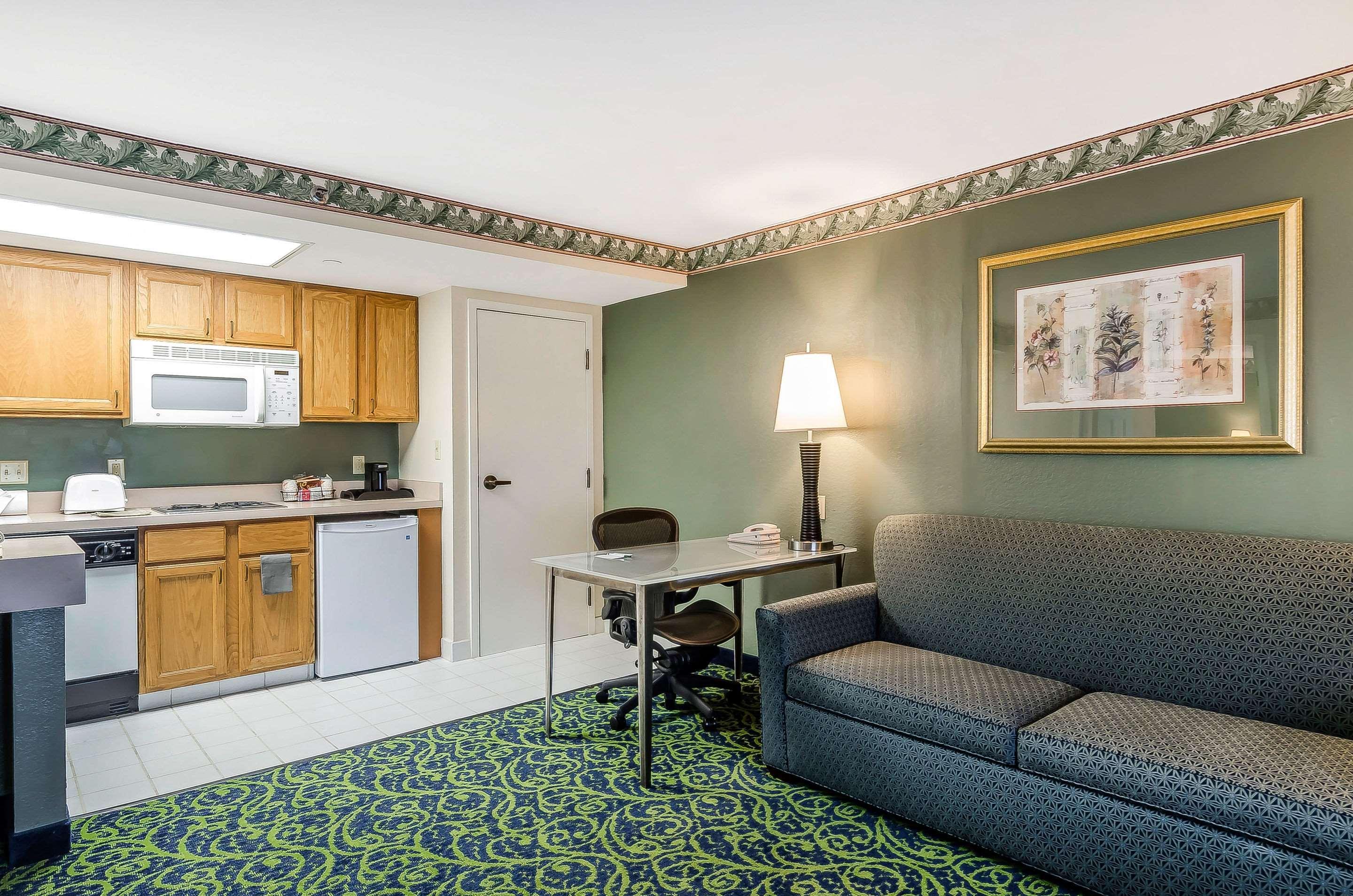 Quality Inn & Suites Lexington Exterior photo